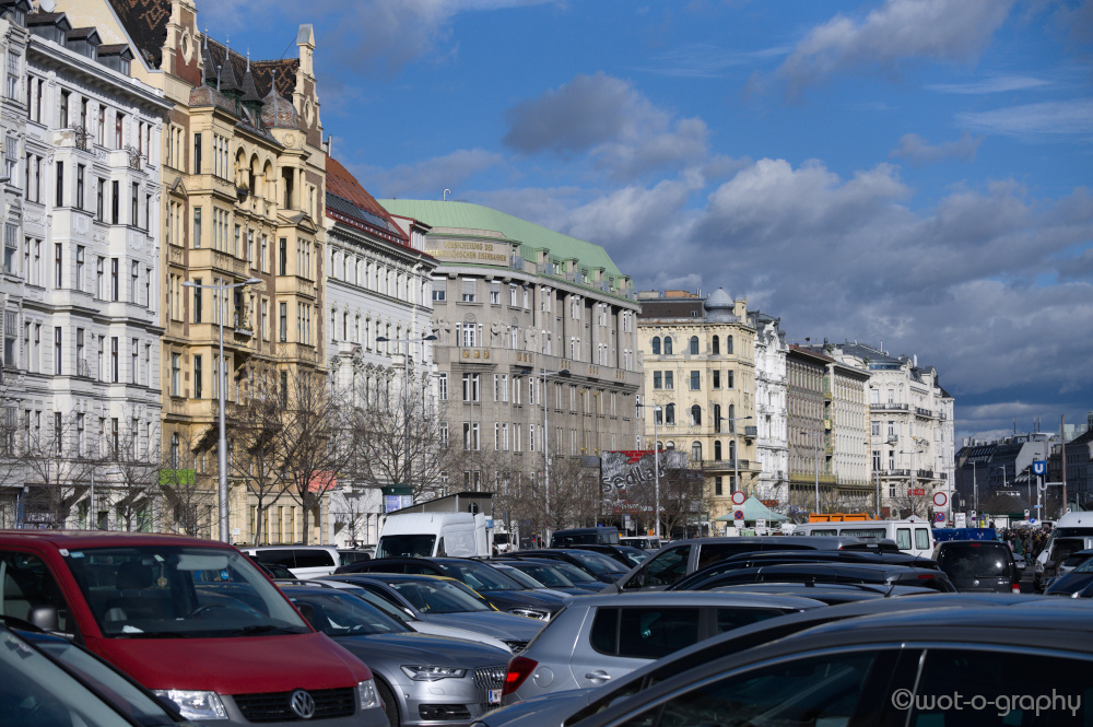 Parkplatz an der Wienzeile oberhalb des Naschmarkts
